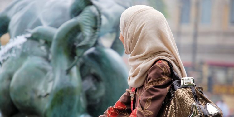 Saat Luka Tak Perlu Diketahui Orang Lain, Cukuplah Allah Menjadi Tempat Bersandar