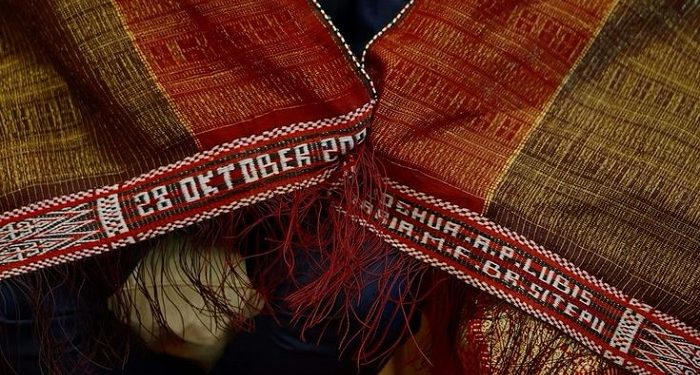 Cara Membedakan Ulos Tenunan Tangan dan Mesin