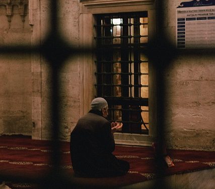 Shalat Taubat: Pengertian, Tata Cara, dan Manfaatnya
