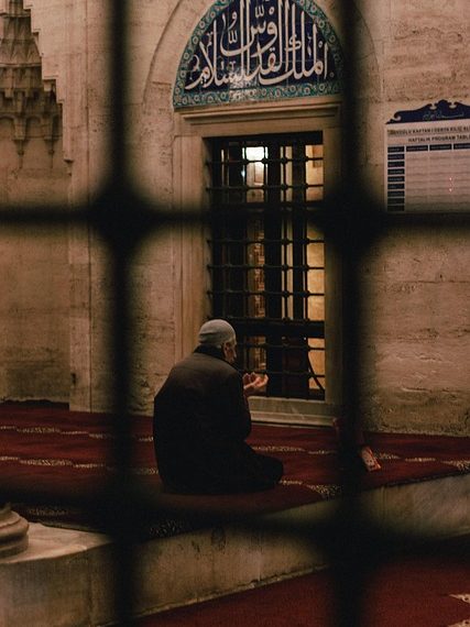 Shalat Taubat: Pengertian, Tata Cara, dan Manfaatnya