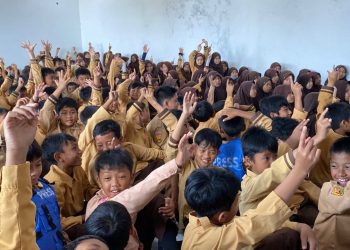 Tak Ada Uang, Anak SD Berikan Cincin untuk Palestina