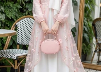 Tips Menyetrika Baju Berbahan Brokat