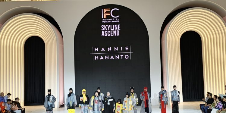 Hannie Hananto Angkat Skyline Jakarta dalam Koleksi Greyish Grey, Siapkan Partisipasi IFC Jakarta di 500 Tahun Jakarta