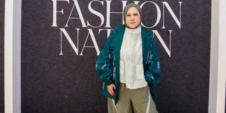 Kolaborasi DW EXCLUSIVE, WOU BATIK dan KELASMODELLING.ID pada Panggung Fashion Nation dengan Koleksi Multikreasi
