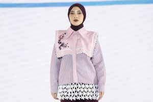 Kolaborasi DW EXCLUSIVE, WOU BATIK dan KELASMODELLING.ID pada Panggung Fashion Nation dengan Koleksi Multikreasi