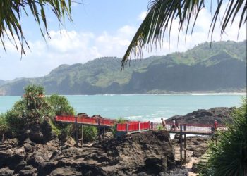5 Objek Wisata Pantai dengan Pemandangan Indah di Jawa Tengah