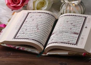 Membuka Alquran dengan Doa dan Adab yang Benar