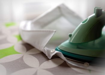 Tips Merawat Setrika Uap yang Benar Agar Awet Bertahun Tahun