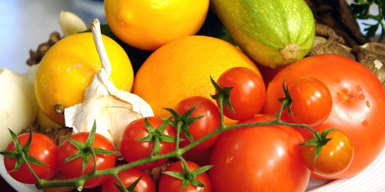 Begini Cara yang Benar untuk Bersihkan Sayur dan Buah