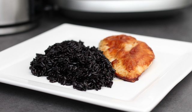 Beras Hitam atau Beras Merah Mana yang Lebih Bersahabat untuk Diabetes?