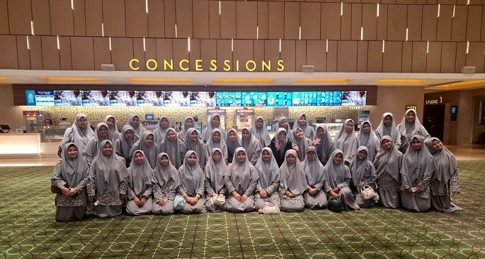 Belajar Tak Hanya di Kelas, Siswi SMA JIGSc Bagikan Pengalaman Belajar Bersama di Luar Sekolah