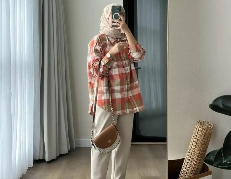 Inspirasi Outfit Saat Piknik Bersama Keluarga