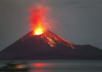 BMKG Lakukan Paper Test untuk Deteksi Sebaran Abu Vulkanik Dampak Erupsi Gunung Anak Krakatau