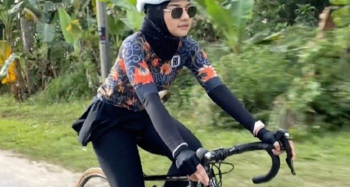 Berikut Tips Memilih Outfit yang Aman untuk Bersepeda