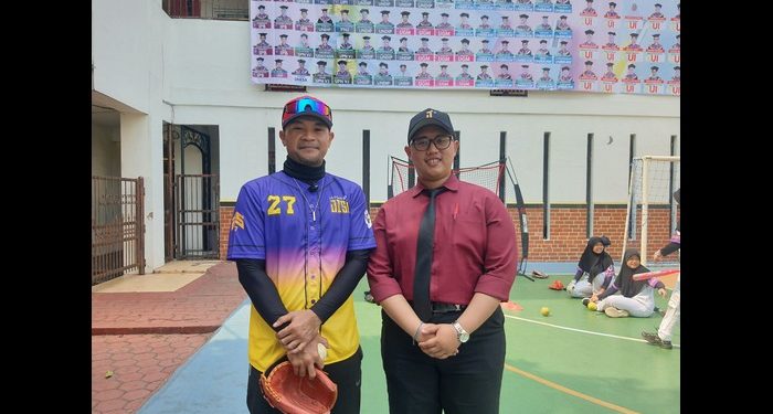 Dari Lempar hingga Memukul Coach Robo Asah Bakat Baseball Siswa JISc