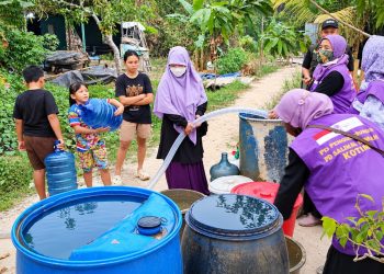 P2MB Salimah Kotim Salurkan 14.000 Liter Air Bersih bersama Yakesma Kalteng dan ALPI