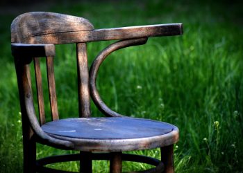 5 Tips Merawat Kursi Kayu Jati agar Tetap Kokoh dan Awet Bertahun-tahun