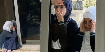 Meski 96 Persen Muslim, Azerbaijan Larang Siswi dan Guru Berjilbab