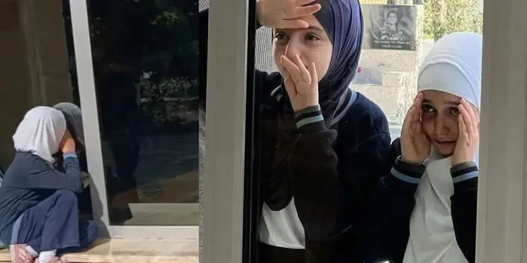Meski 96 Persen Muslim, Azerbaijan Larang Siswi dan Guru Berjilbab
