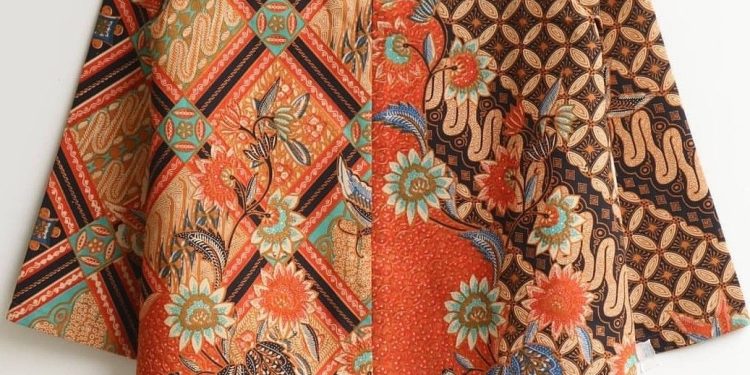 7 Inspirasi Styling Baju Batik untuk Perempuan Berhijab agar Tampil Anggun dan Modern