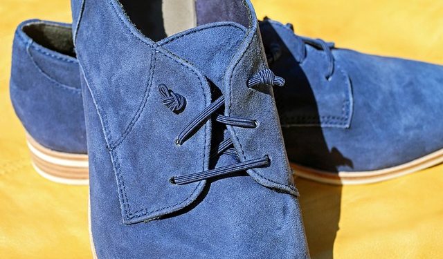 Tips Merawat Sepatu Berbahan Suede yang Perlu Diketahui