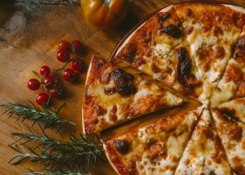 Resep Pizza Bebas Gluten Rumahan yang Empuk, Enak, dan Praktis