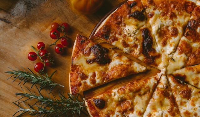 Resep Pizza Bebas Gluten Rumahan yang Empuk, Enak, dan Praktis
