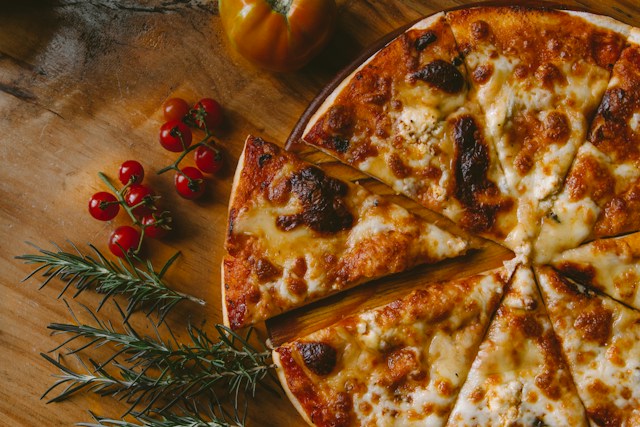 Resep Pizza Bebas Gluten Rumahan yang Empuk, Enak, dan Praktis