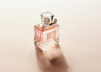 Rahasia Memakai Parfum Agar Tahan Lama Seharian