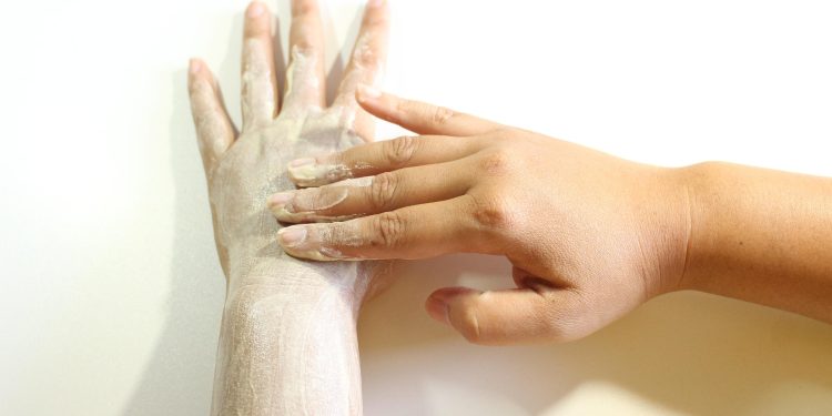 Begini Cara Memilih Body Lotion yang Tepat untuk Kulit Sensitif