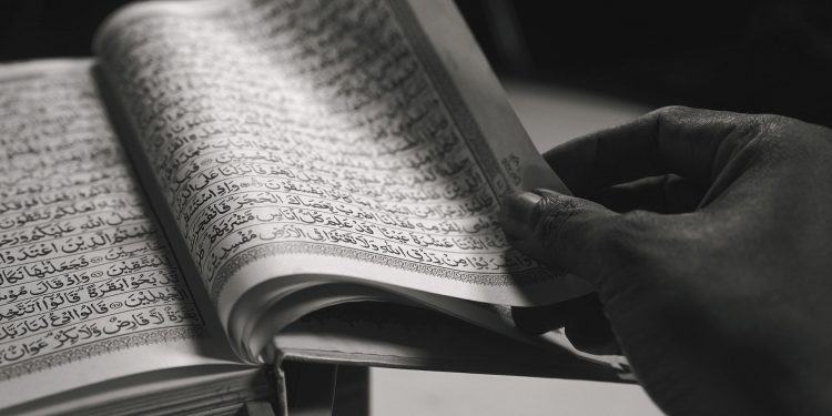 Menjaga Akhlak dan Persaudaraan Melalui Kandungan Surah Al-Hujurat
