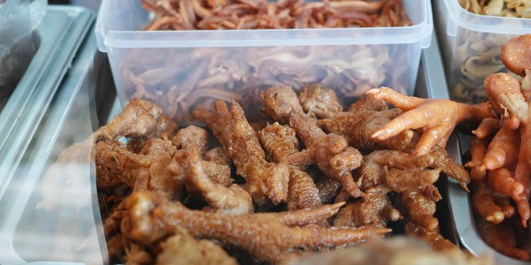 Kaldu Ceker Ayam untuk MPASI Si Kecil Ini Manfaat dan Cara Aman Memberikannya
