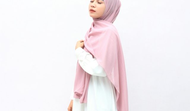 Inilah Panduan Styling Pashmina Terbaik yang Sesuai Bentuk Wajah!