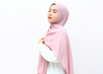 Inilah Panduan Styling Pashmina Terbaik yang Sesuai Bentuk Wajah!