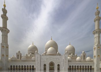 Jaga Shalatmu dan Biarkan Allah Mengatur Rezekimu
