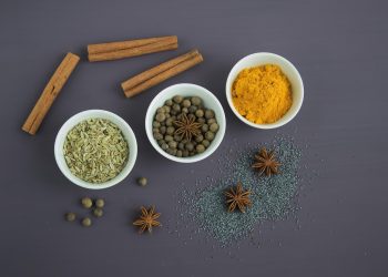 5 Herbal Alami untuk Meredakan Perut Kembung yang Mudah Ditemukan di Rumah