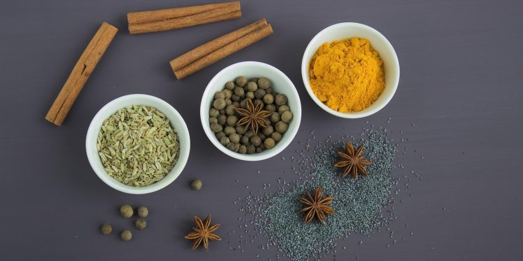 5 Herbal Alami untuk Meredakan Perut Kembung yang Mudah Ditemukan di Rumah