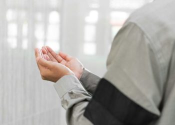 Doa Memohon Keamanan dari Rasa Takut dan Perlindungan Aib: Arti dan Keutamaannya