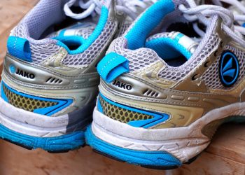 Tips Mencuci Sepatu Lari yang Benar agar Tetap Awet