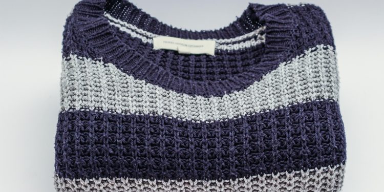 Simak Tips Perawatan Baju Berbahan Rajut yang Benar
