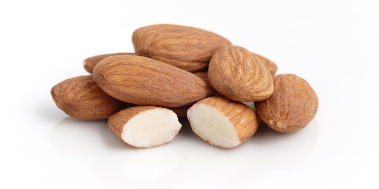 5 Tips Mengupas Kulit Kacang Almond agar Bersih dan Mudah Terlepas