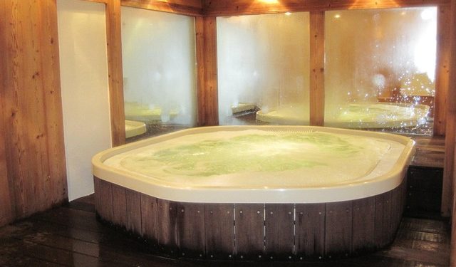 Kenapa Mandi Air Hangat Bikin Tubuh Lebih Rileks? Ternyata Ini Rahasia di Baliknya!
