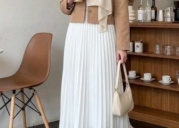 6 Ide Padu Padan Blouse dan Rok Plisket untuk Hijabers agar Tampil Anggun