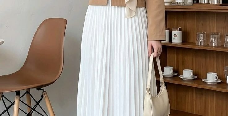 6 Ide Padu Padan Blouse dan Rok Plisket untuk Hijabers agar Tampil Anggun