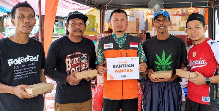 Rumah Zakat Salurkan 60 Paket Makanan Kafarat untuk Penyintas Kebakaran Kampung Bandan