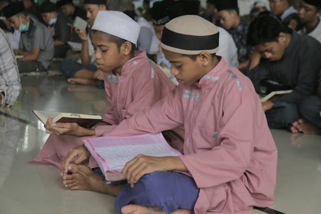 Tips Efektif Mengajarkan Doa-Doa Harian pada Balita Sejak Dini