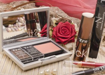 Jangan Asal Pilih Compact Powder, Ini yang Perlu Diperhatikan