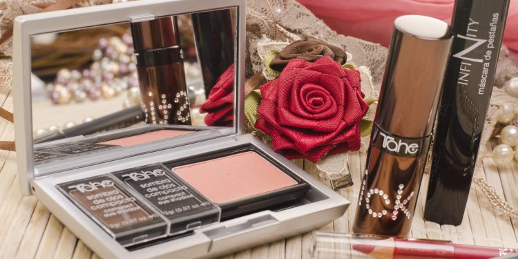 Jangan Asal Pilih Compact Powder, Ini yang Perlu Diperhatikan