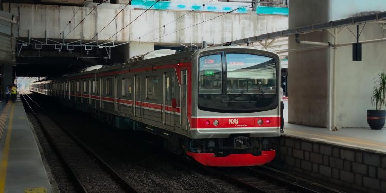 Tips Sebelum Berpergian Menggunakan Kereta Api