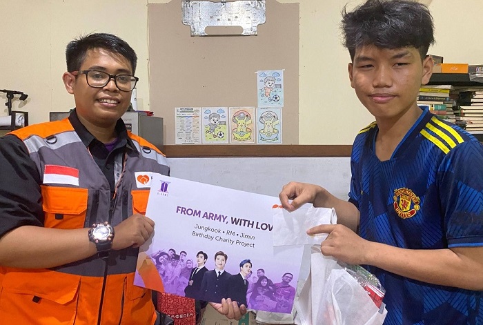 From ARMY With Love, Rumah Zakat Jakarta dan Xtraordinary ARMY Salurkan Bantuan untuk Anak Yatim dan Duafa